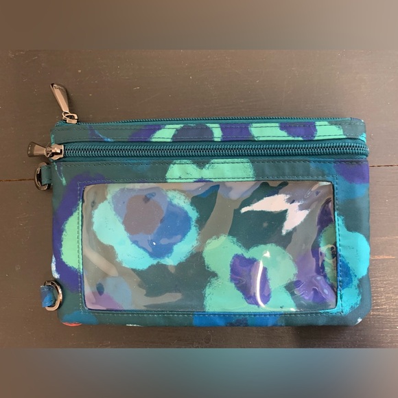 Lug Peekaboo pouch/wristlet - Picture 2 of 9